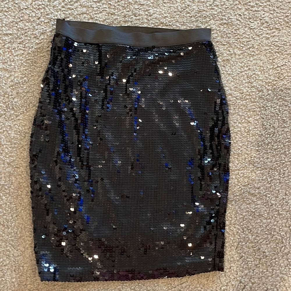 CHARLOTTE RUSSE BLACK SEQUINNED MINI SKIRT. SMALL